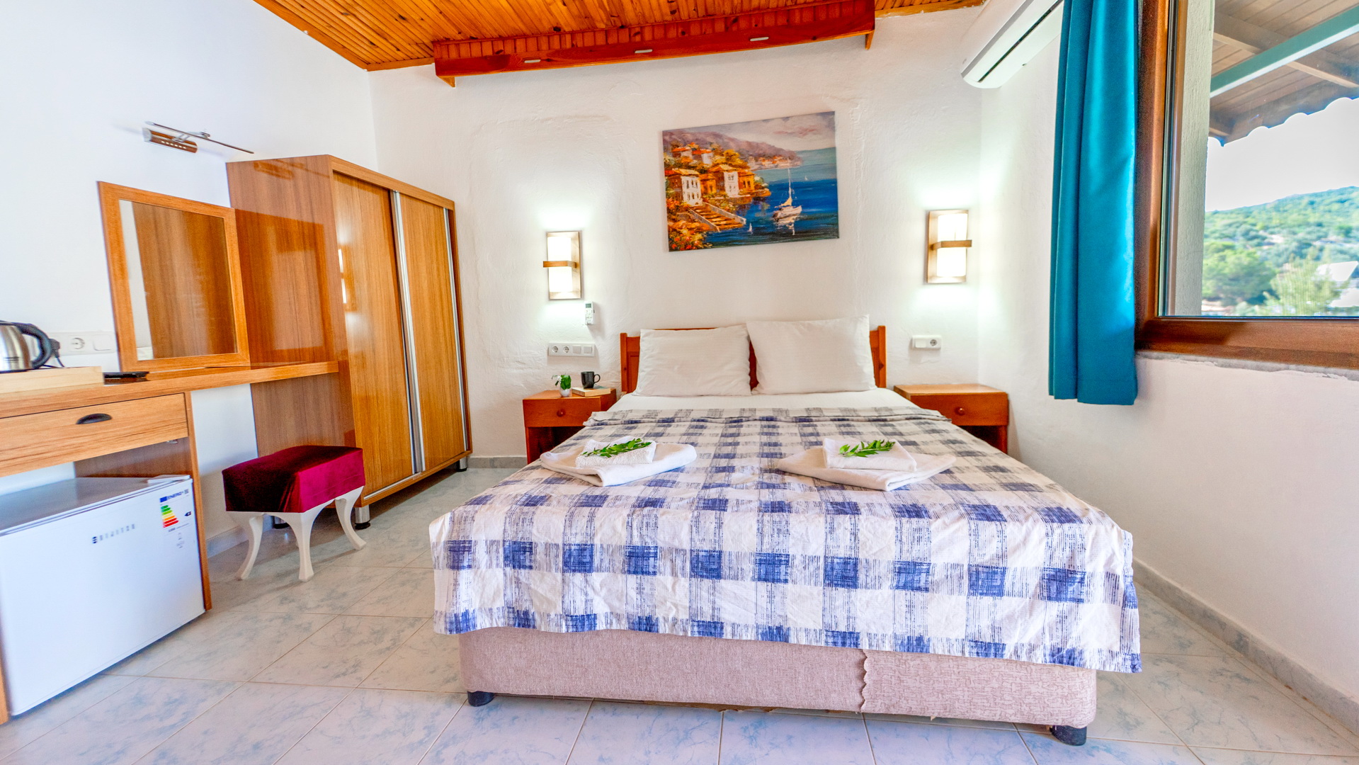 Second interior view of the superior double room