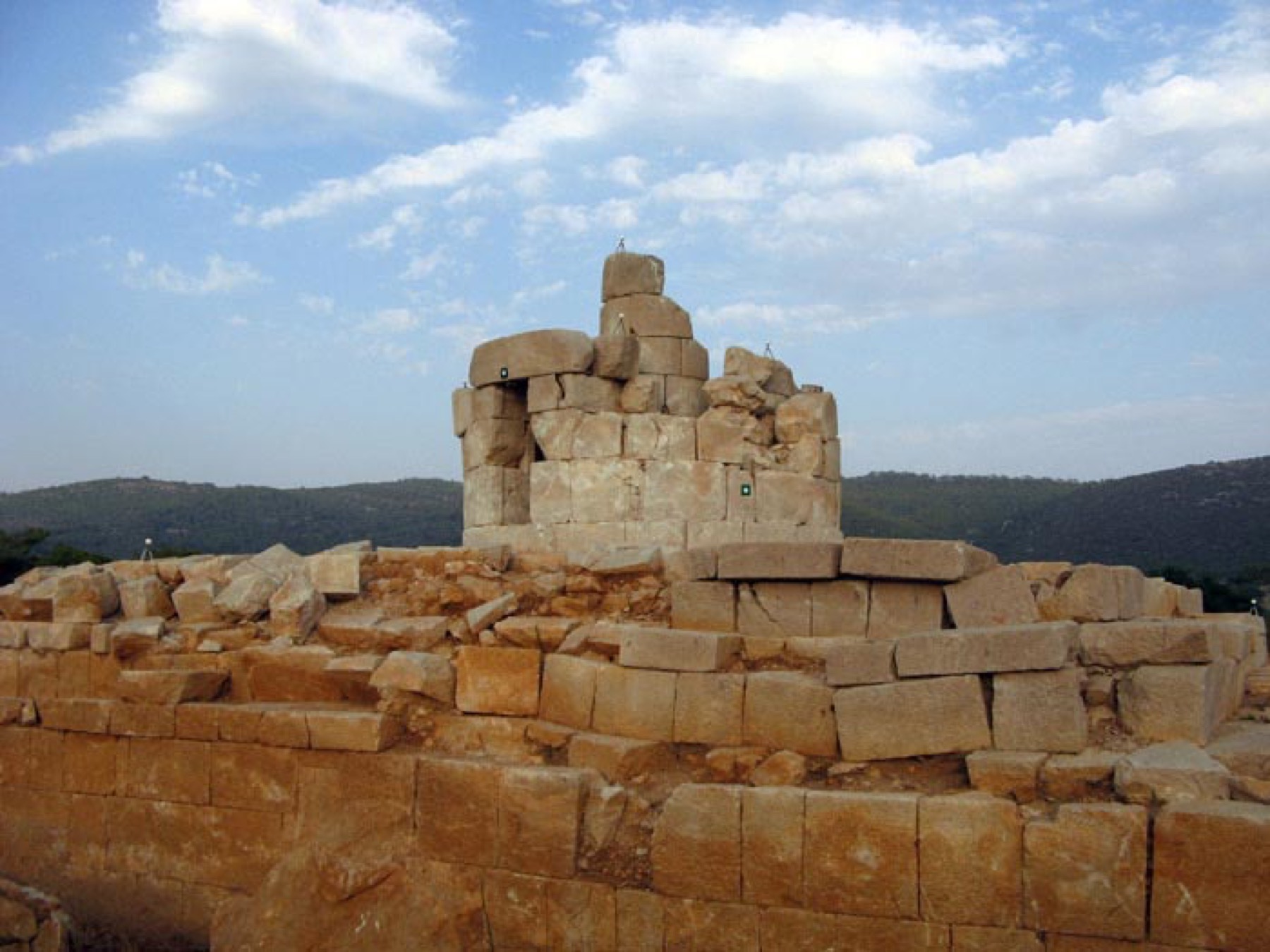 Античный маяк